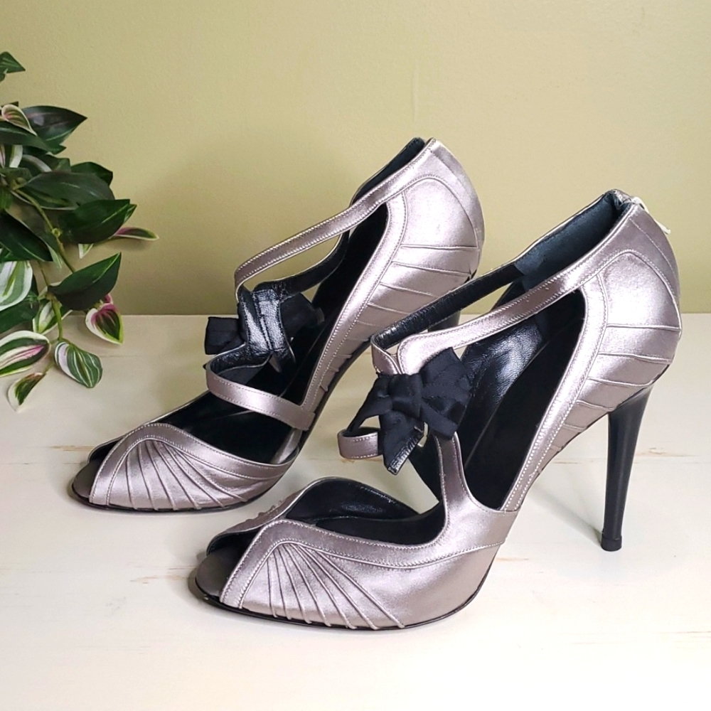 Gucci | Silver Satin Ruched Peep-toe Stiletto Pumps with Bow Accent 37B - Picture 1 of 10